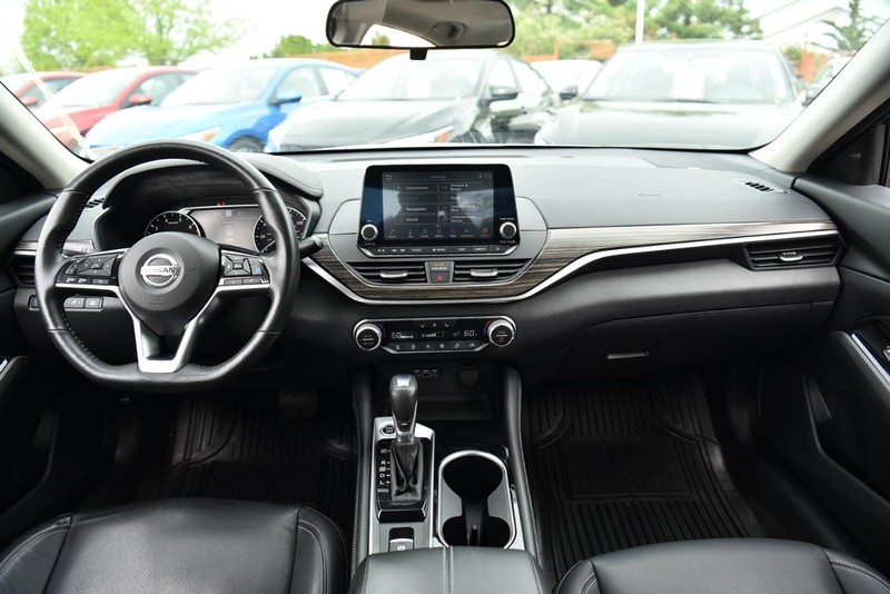 Nissan Altima Vehicle Image 08