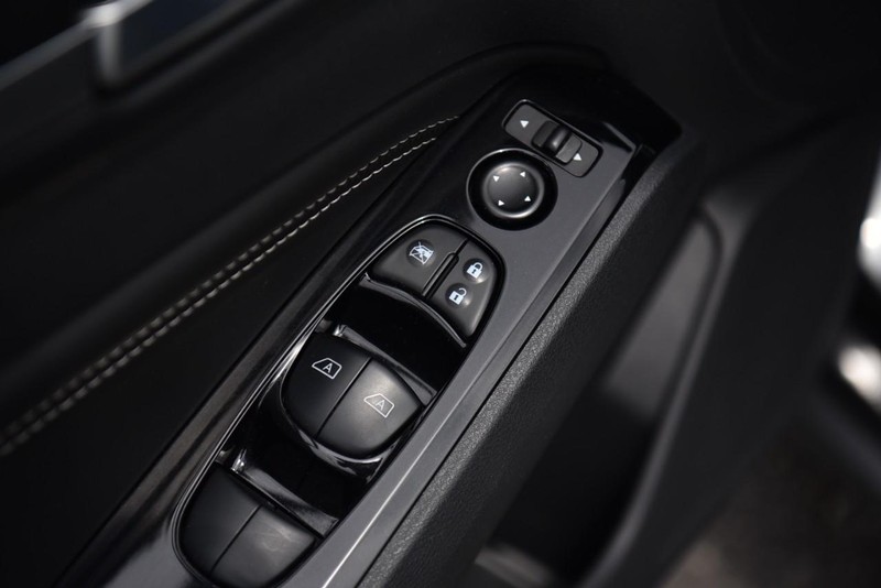 Nissan Altima Vehicle Image 09