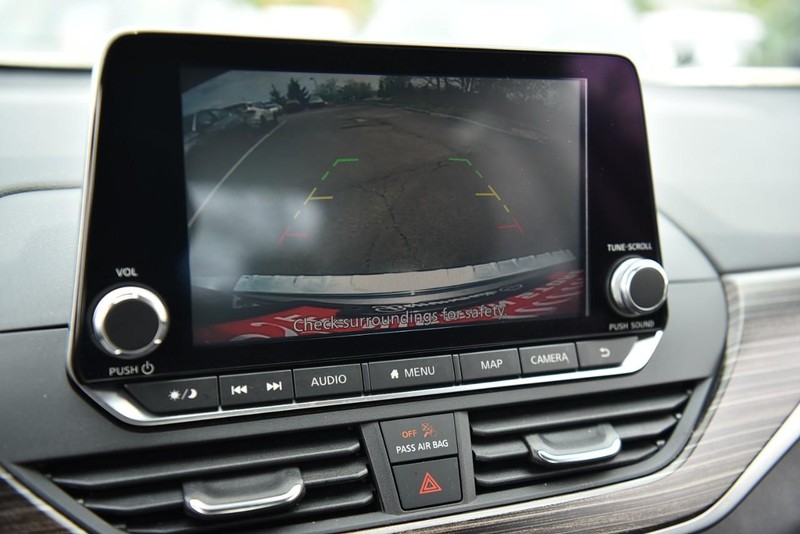 Nissan Altima Vehicle Image 13