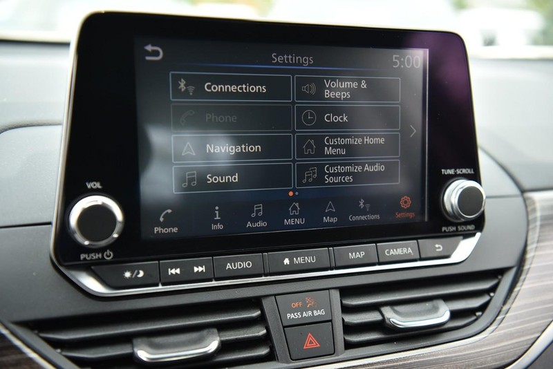 Nissan Altima Vehicle Image 14