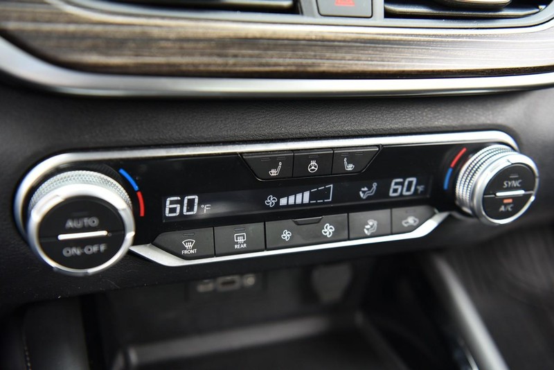 Nissan Altima Vehicle Image 15