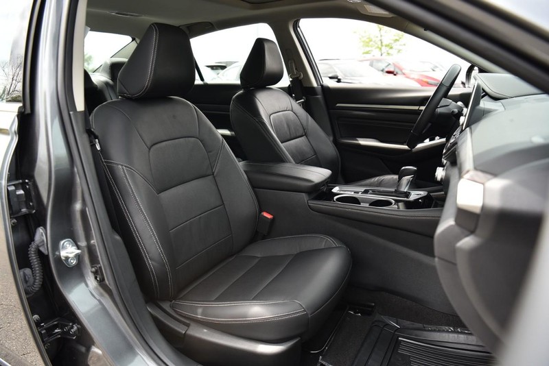 Nissan Altima Vehicle Image 20