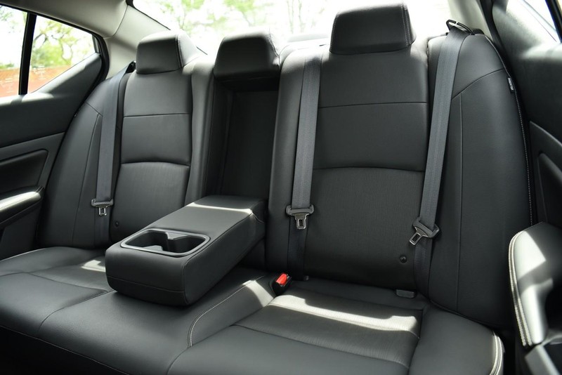 Nissan Altima Vehicle Image 22