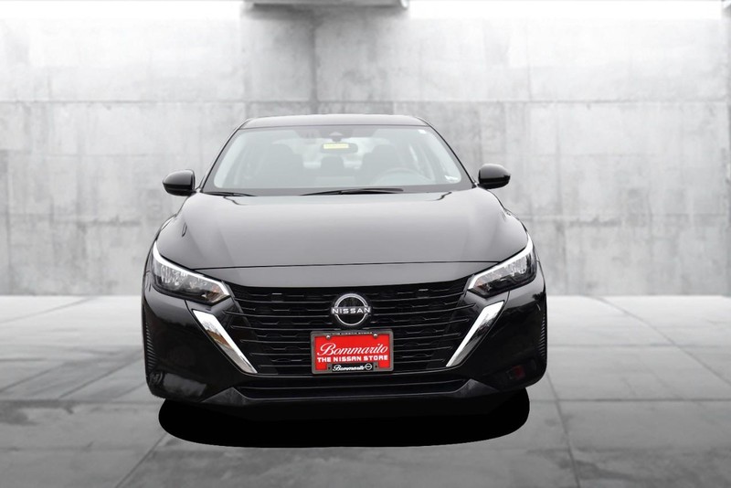 Nissan Sentra Vehicle Image 04