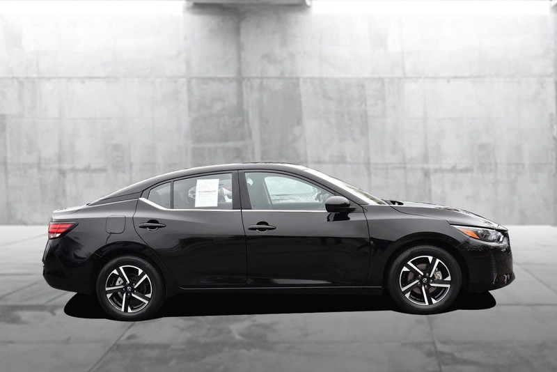 Nissan Sentra Vehicle Image 05