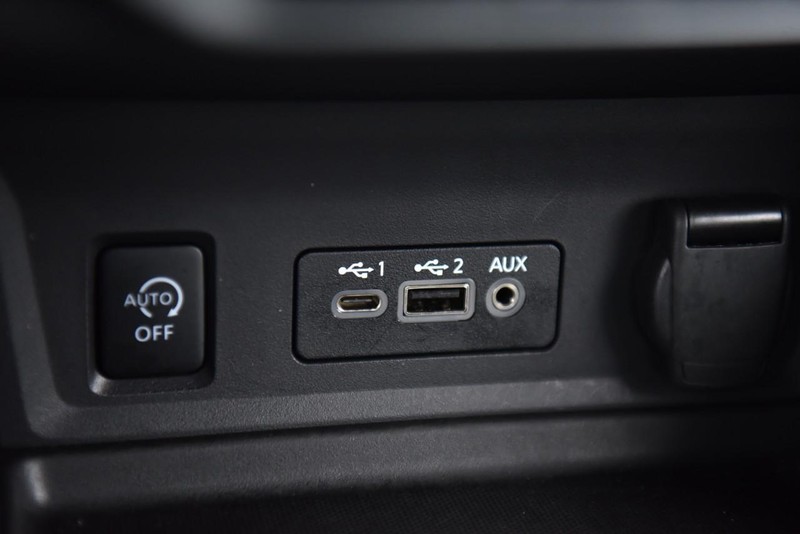 Nissan Sentra Vehicle Image 15