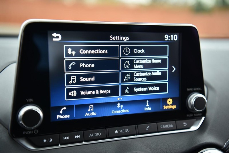 Nissan Sentra Vehicle Image 17