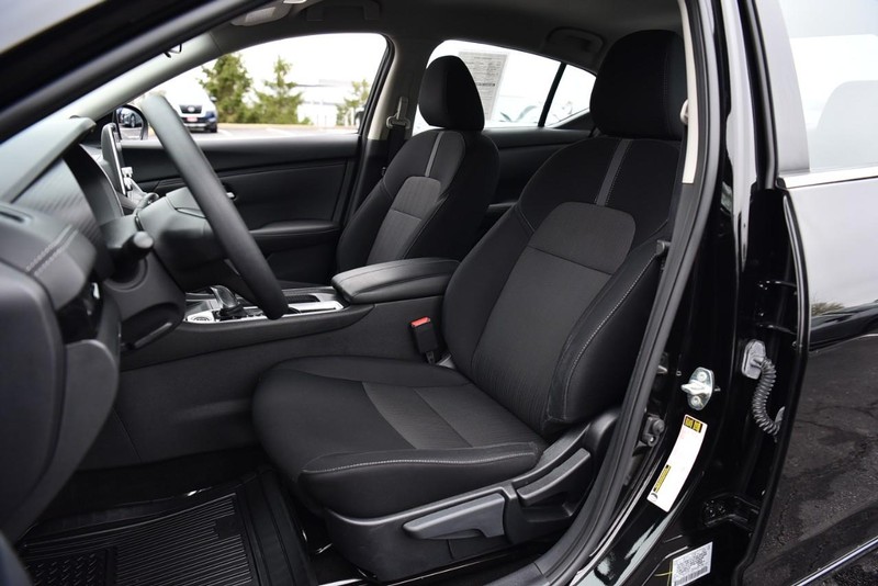 Nissan Sentra Vehicle Image 19