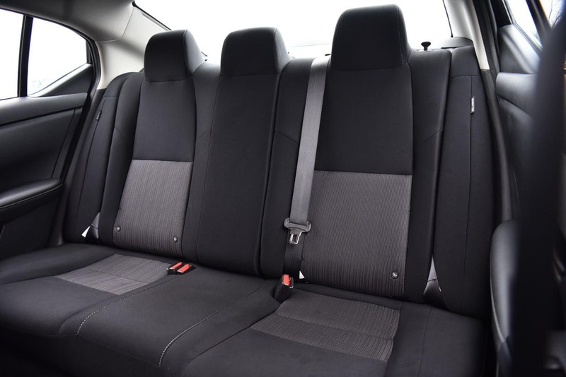 Nissan Sentra Vehicle Image 21
