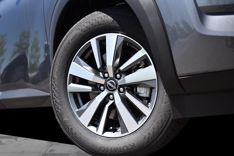 Nissan Pathfinder Vehicle Image 03