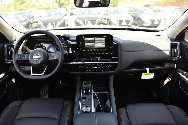 Nissan Pathfinder Vehicle Image 08