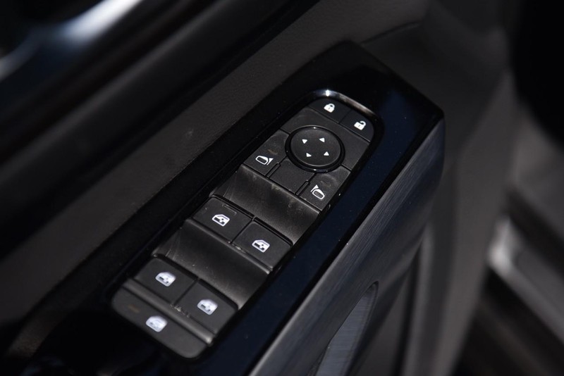 Nissan Pathfinder Vehicle Image 09
