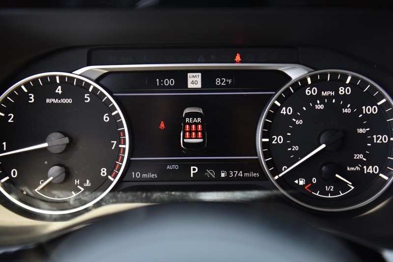 Nissan Pathfinder Vehicle Image 12