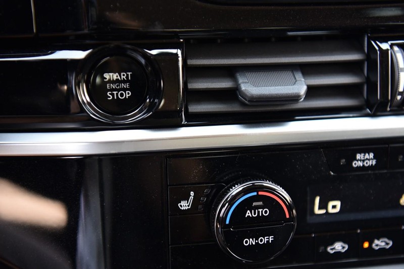 Nissan Pathfinder Vehicle Image 15