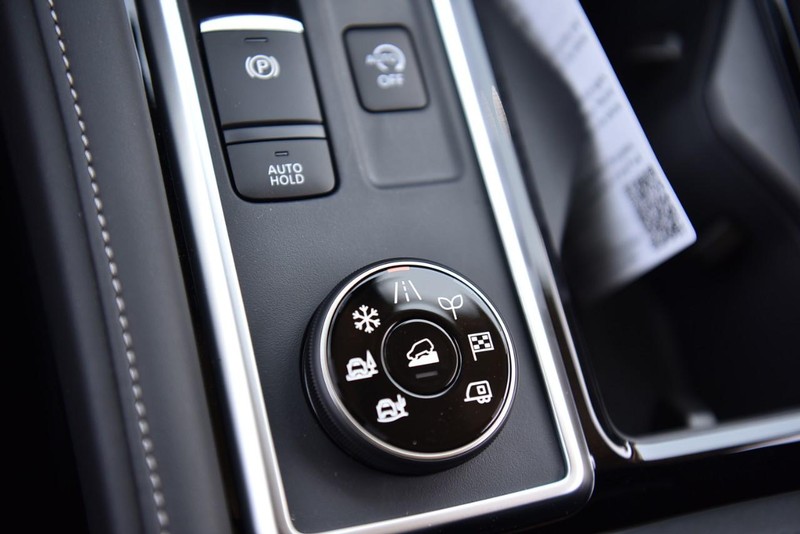 Nissan Pathfinder Vehicle Image 18