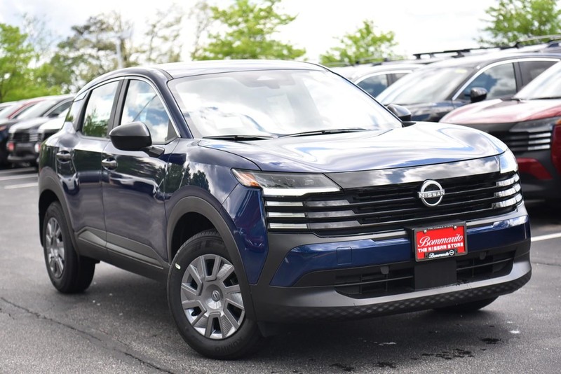Nissan Kicks Vehicle Image 02