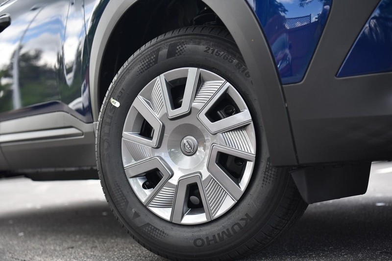 Nissan Kicks Vehicle Image 03