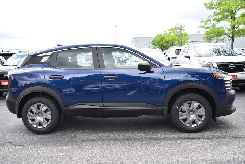 Nissan Kicks Vehicle Image 05