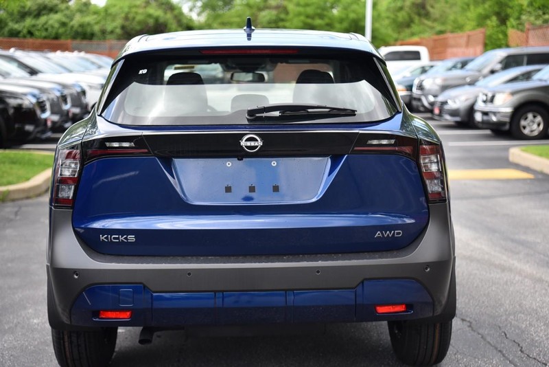 Nissan Kicks Vehicle Image 06