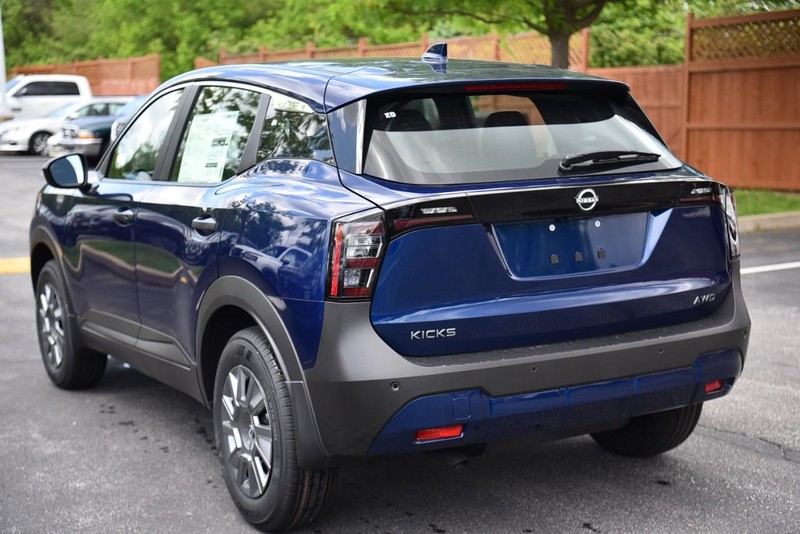 Nissan Kicks Vehicle Image 07
