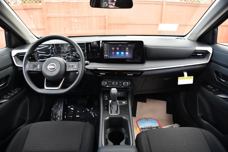 Nissan Kicks Vehicle Image 08