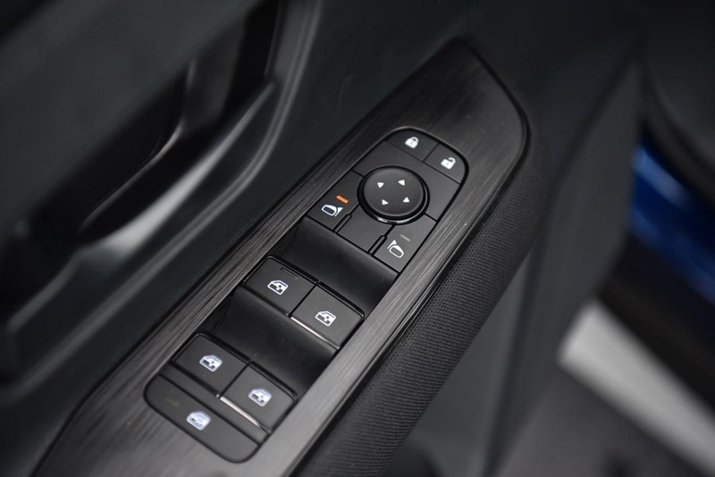 Nissan Kicks Vehicle Image 09