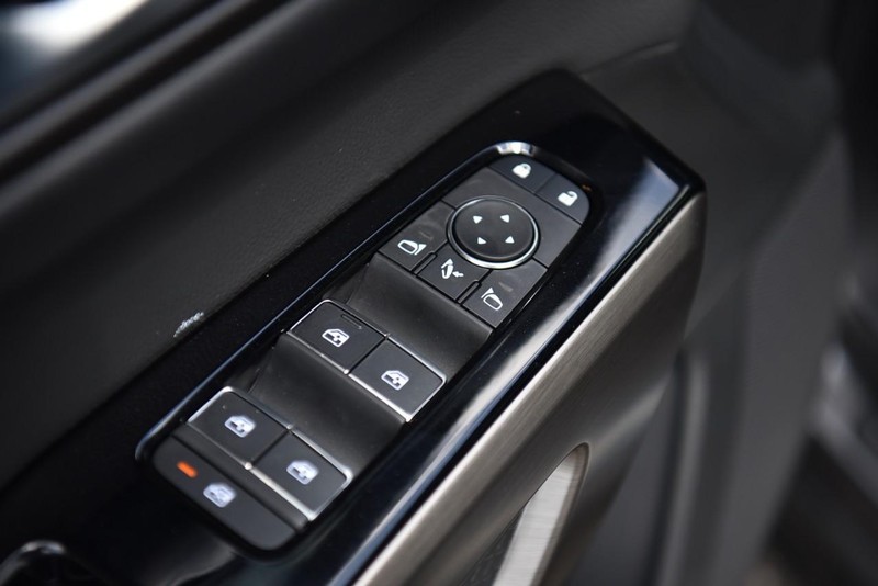 Nissan Pathfinder Vehicle Image 09