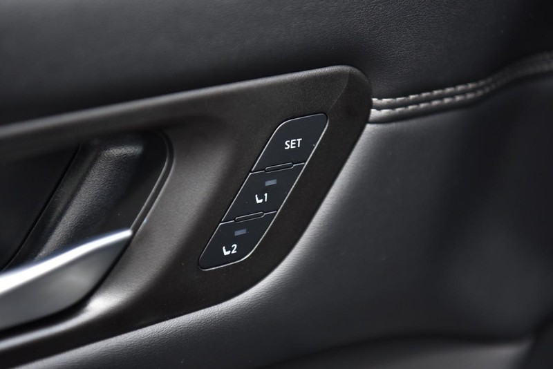 Nissan Pathfinder Vehicle Image 10