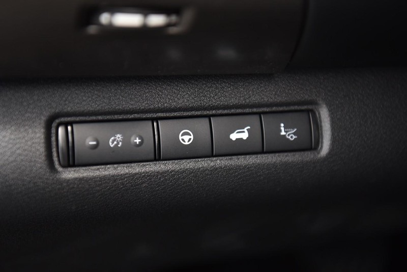 Nissan Pathfinder Vehicle Image 12