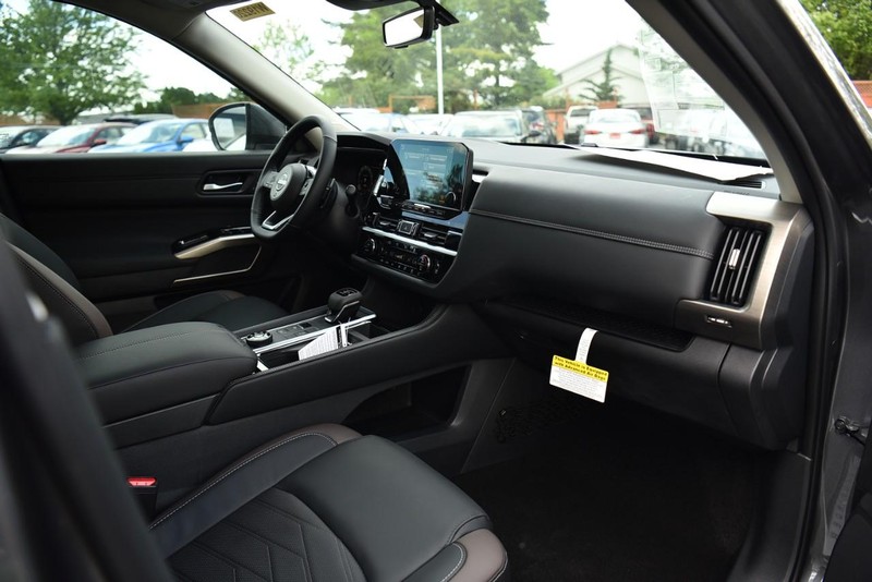 Nissan Pathfinder Vehicle Image 24
