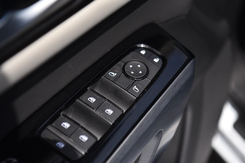 Nissan Pathfinder Vehicle Image 09