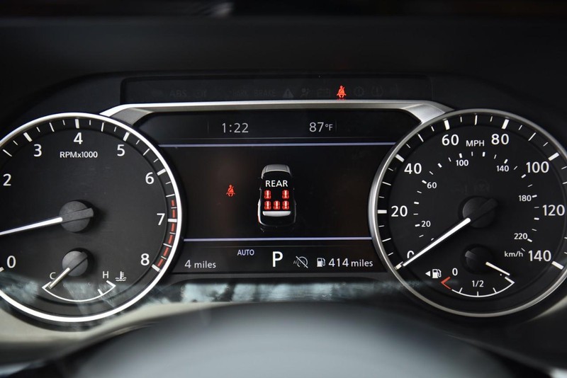 Nissan Pathfinder Vehicle Image 12
