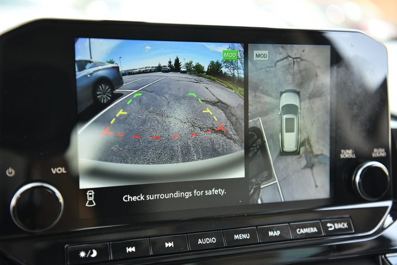 Nissan Pathfinder Vehicle Image 13