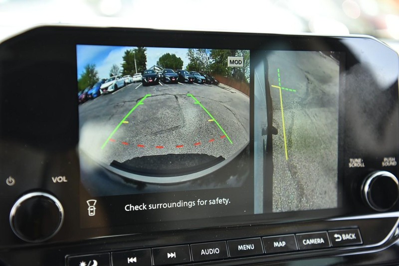 Nissan Pathfinder Vehicle Image 15