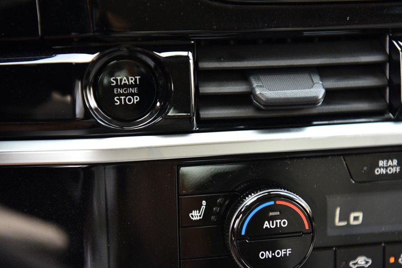 Nissan Pathfinder Vehicle Image 18