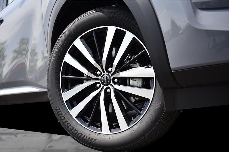 Nissan Pathfinder Vehicle Image 03
