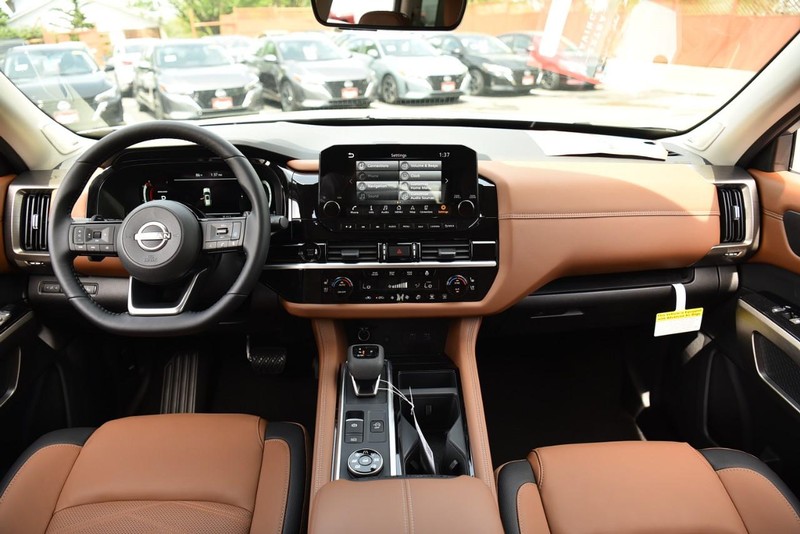 Nissan Pathfinder Vehicle Image 08