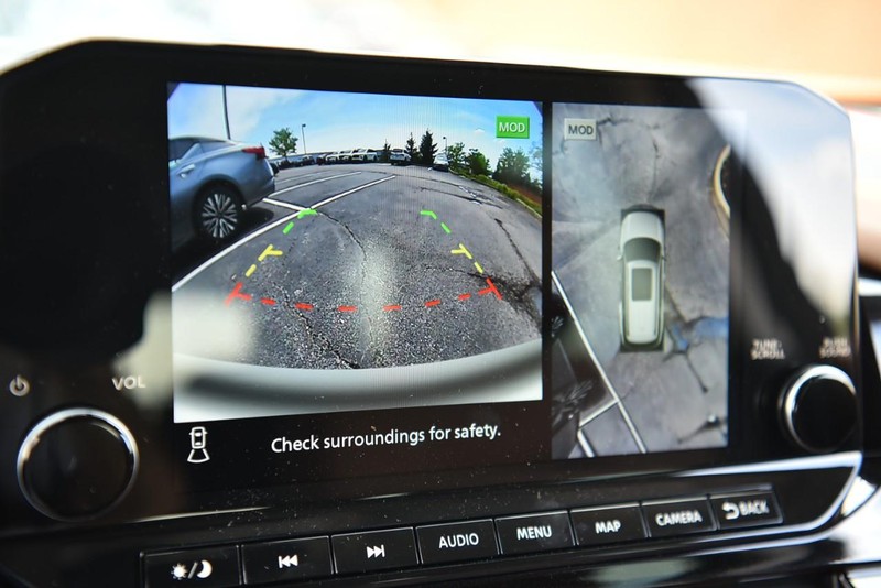 Nissan Pathfinder Vehicle Image 14