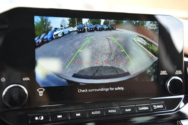 Nissan Pathfinder Vehicle Image 17