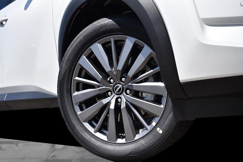 Nissan Pathfinder Vehicle Image 03
