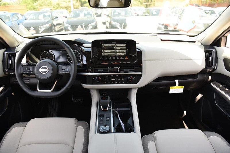 Nissan Pathfinder Vehicle Image 08