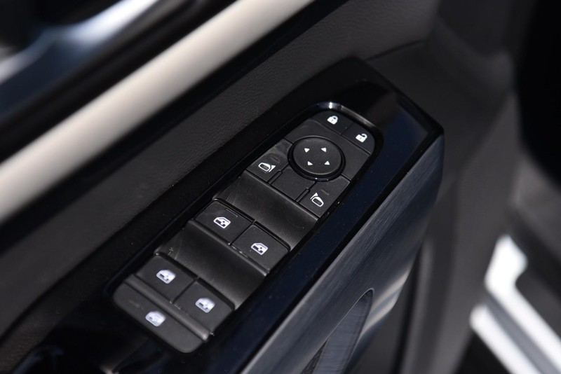 Nissan Pathfinder Vehicle Image 09