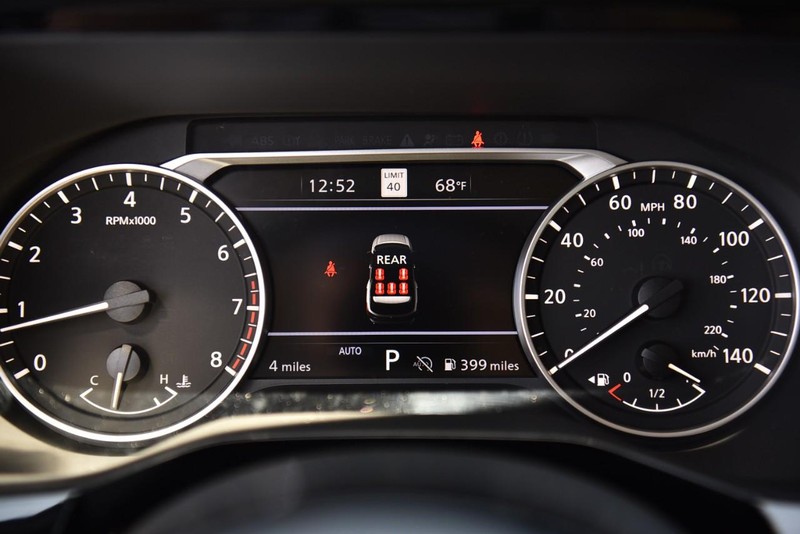 Nissan Pathfinder Vehicle Image 12