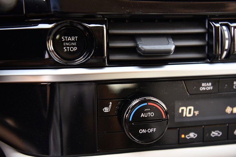 Nissan Pathfinder Vehicle Image 15