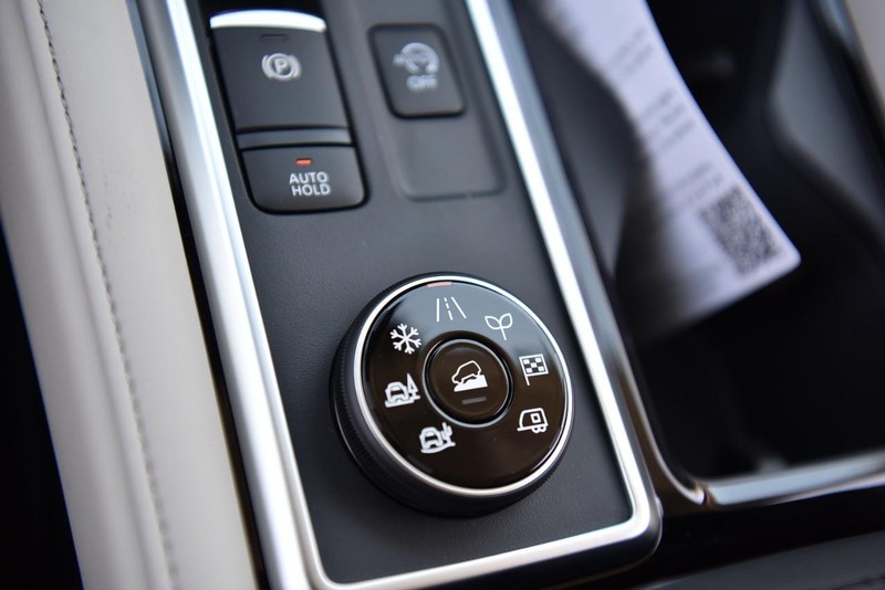 Nissan Pathfinder Vehicle Image 18