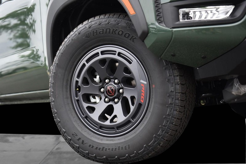 Nissan Frontier Vehicle Image 03