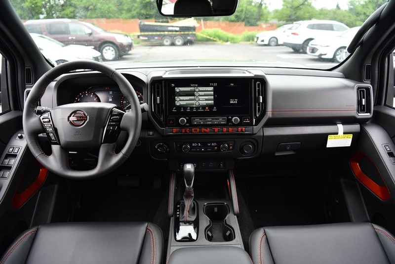 Nissan Frontier Vehicle Image 09