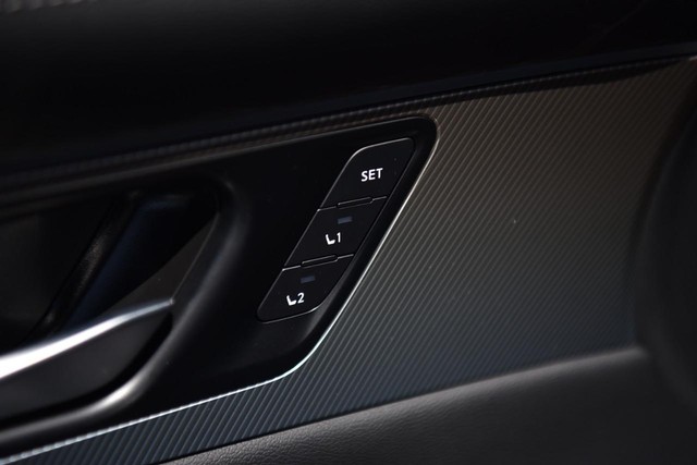 Nissan Murano Vehicle Full-screen Gallery Image 10