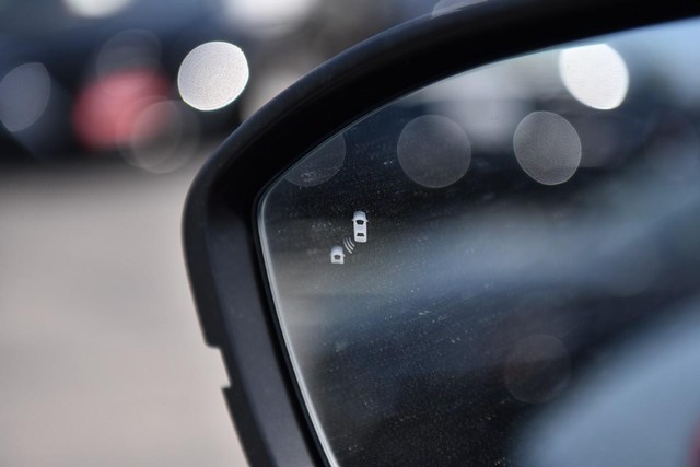 Nissan Murano Vehicle Full-screen Gallery Image 11