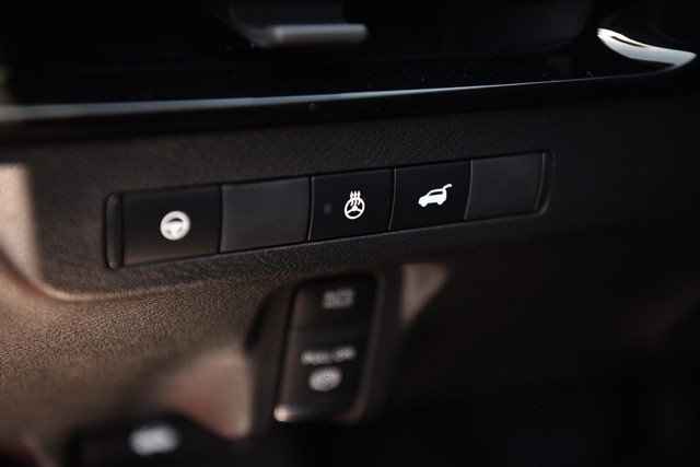 Nissan Murano Vehicle Full-screen Gallery Image 12